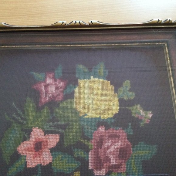 Vintage needlework yarn art embroidery with vintage solid wood frame flowers - Picture 2 of 7